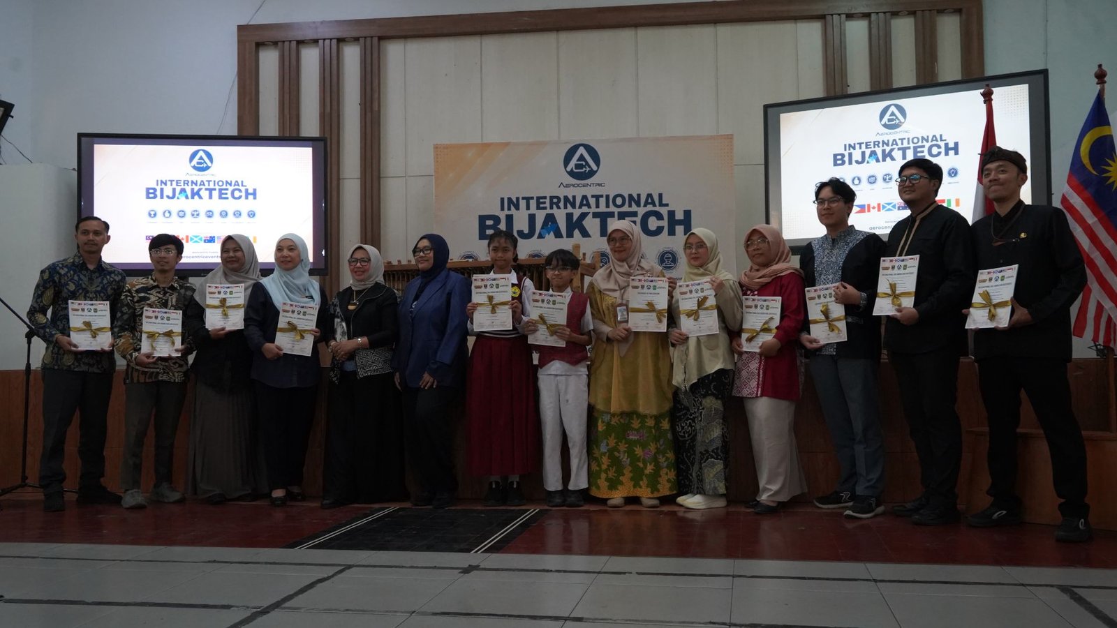 SMAN 6 Bandung Juara 1 Berbagi Praktik Baik Inovasi Sekolah Internasional - BIJAK TECH 2.0