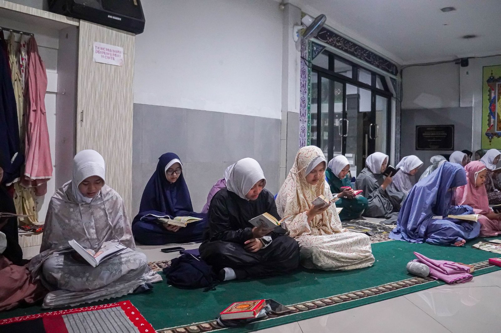 Merajut Ukhuwah dan Kemandirian: Keseruan MABIT DRI Nurul Fiqri SMAN 6 Bandung