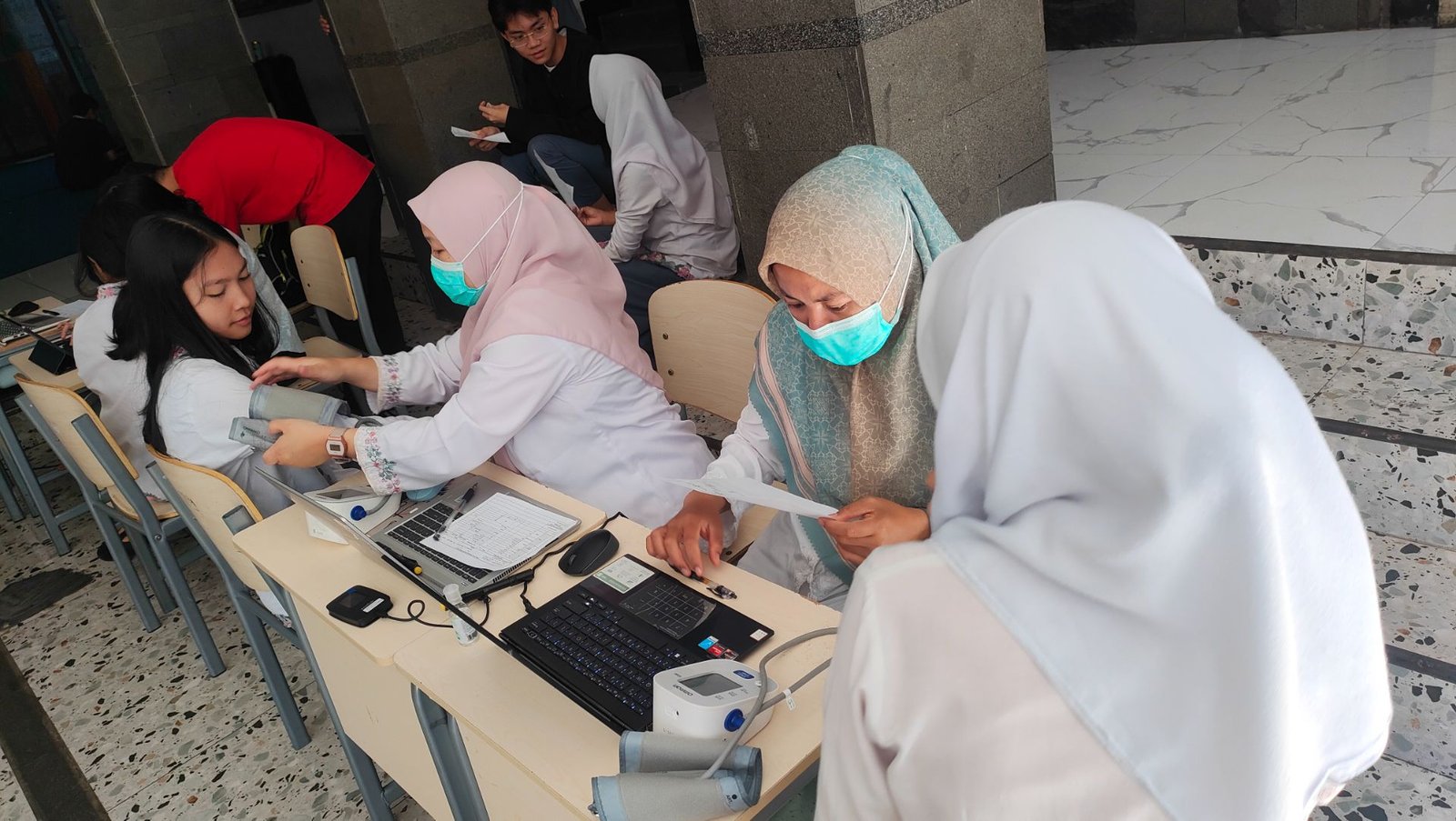 Cek Kesehatan Gratis di SMA Negeri 6 Bandung: Membaca Data, Menumbuhkan Kewaspadaan